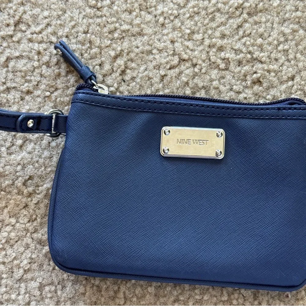 EUC Nine West Blue Wristlet Coin Purse